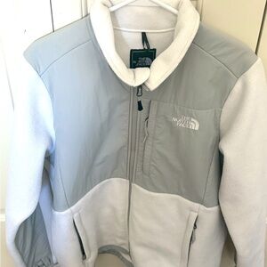 The North Face Womens Highest Peak Full Zip White Fleece Jacket. Size Large.